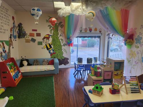 toddler-room-reading-area-and-manipulative-corner